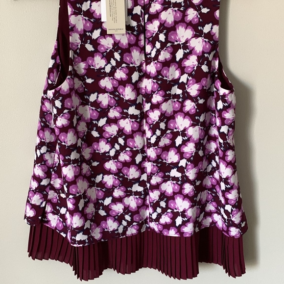 Banana Republic size Medium. M. Purple burgundy tones. No sleeves. NWT - Picture 6 of 6